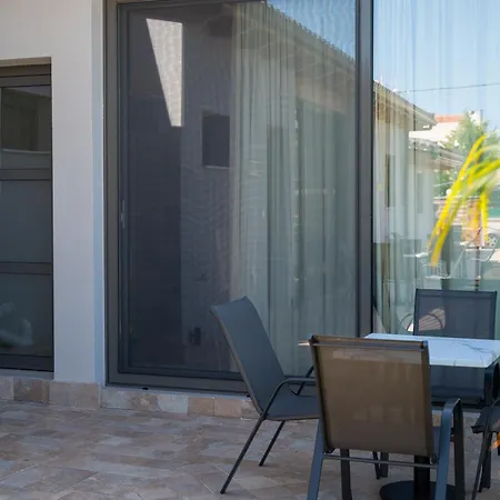 Apartment Paradise *